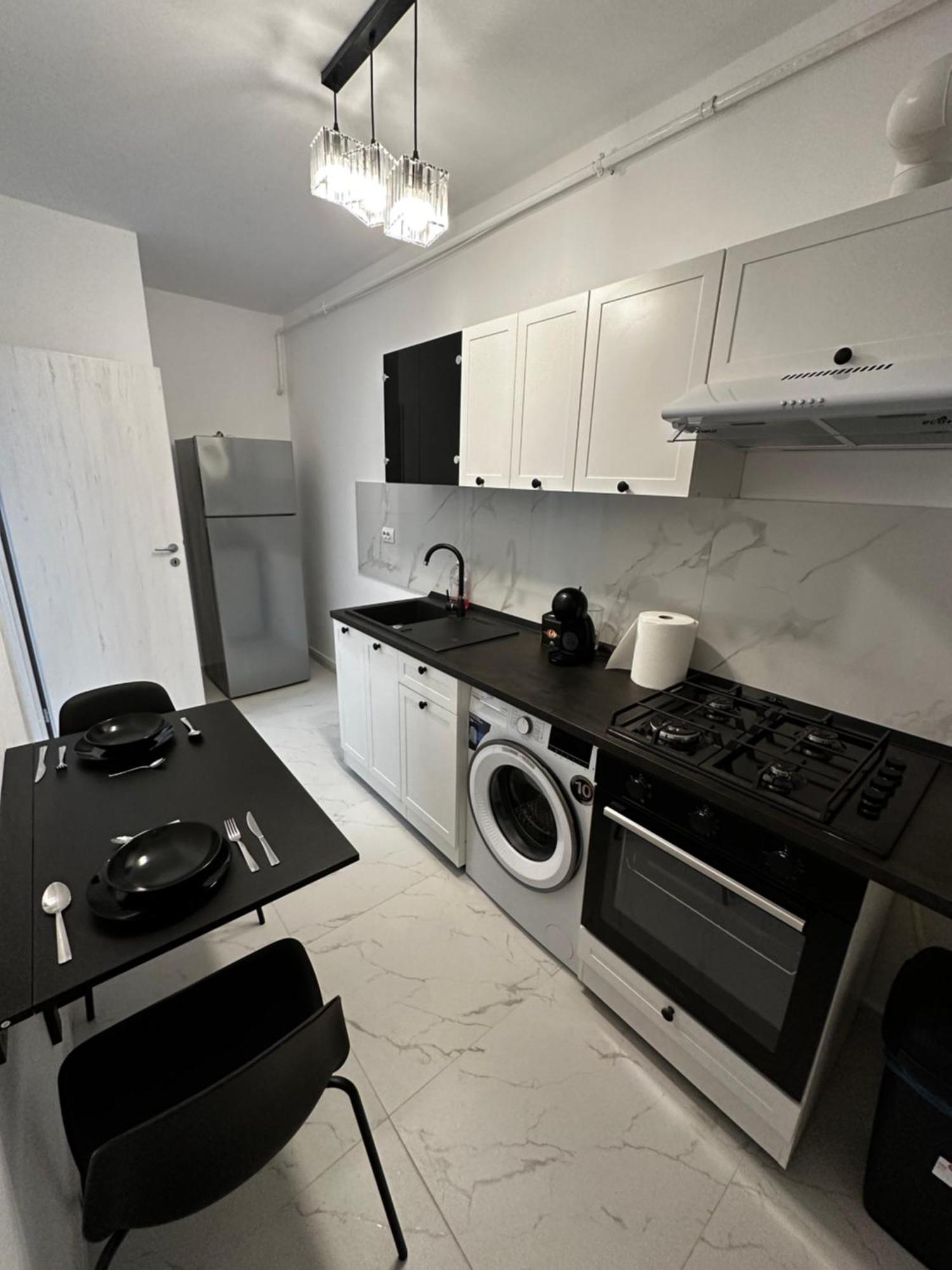 Stylish Apartment Militari - Parking Spot Chiajna Exterior foto